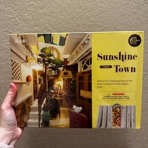 Rolife LED book Nook- Sunshine Town DIY Miniature Kit